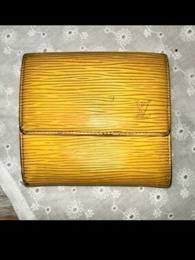 AUTHENTIC Louis Vuitton Malletier Epi Leather Elise Wallet. Yellow